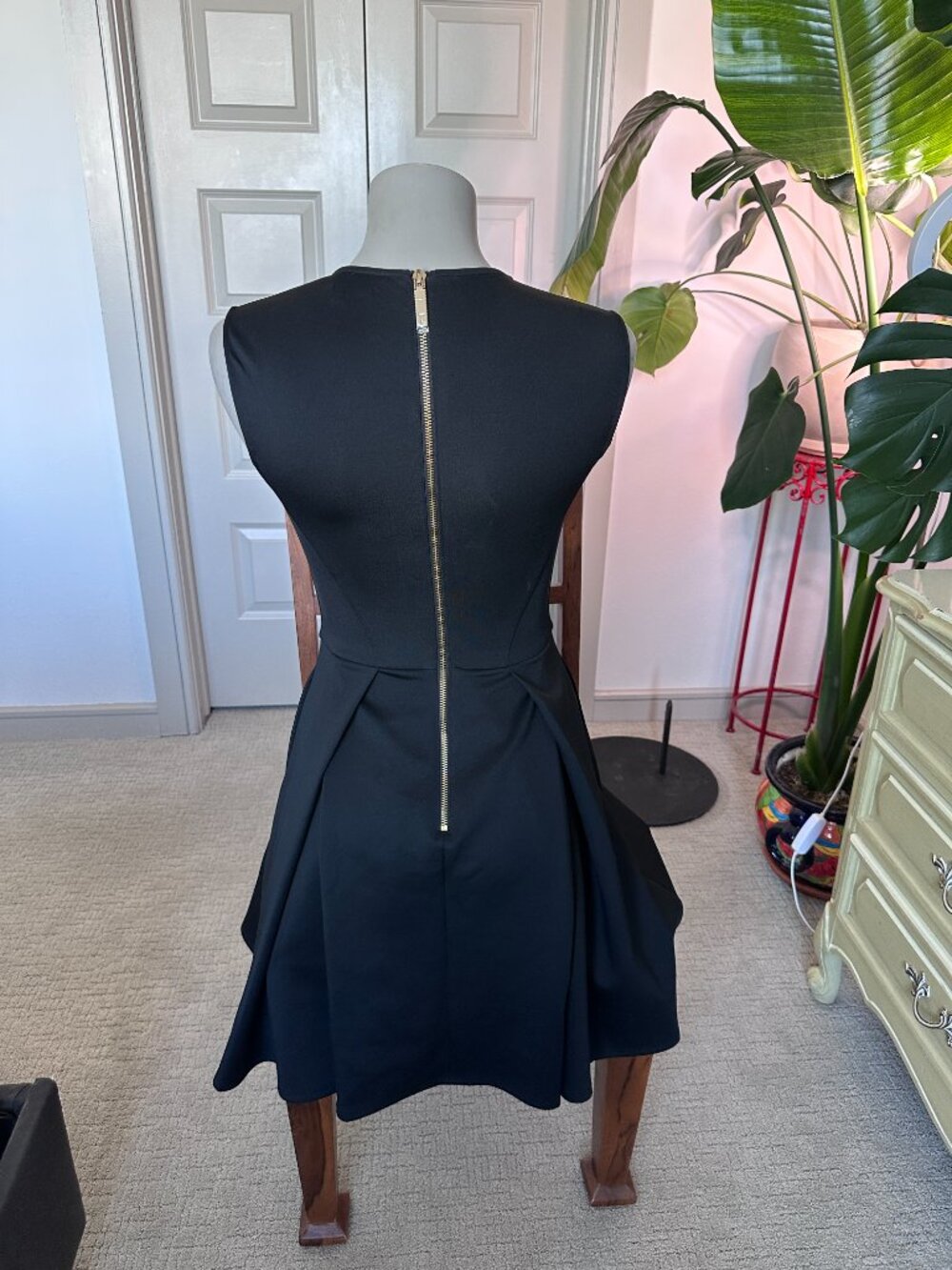 Ted Baker Joone Black Crystal Neck Skater Dress Size 0 Fit & Flare Like New - Picture 6 of 9